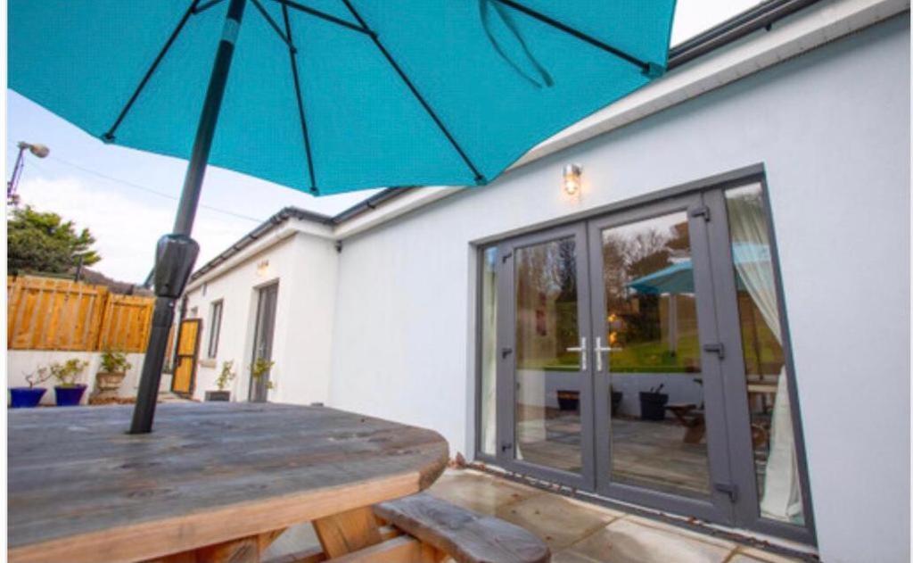 Josies Place At Waters Edge Self Catering Apartment Glenarm Esterno foto