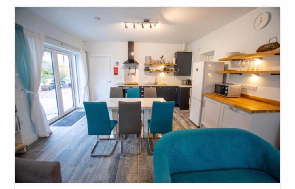 Josies Place At Waters Edge Self Catering Apartment Glenarm Esterno foto